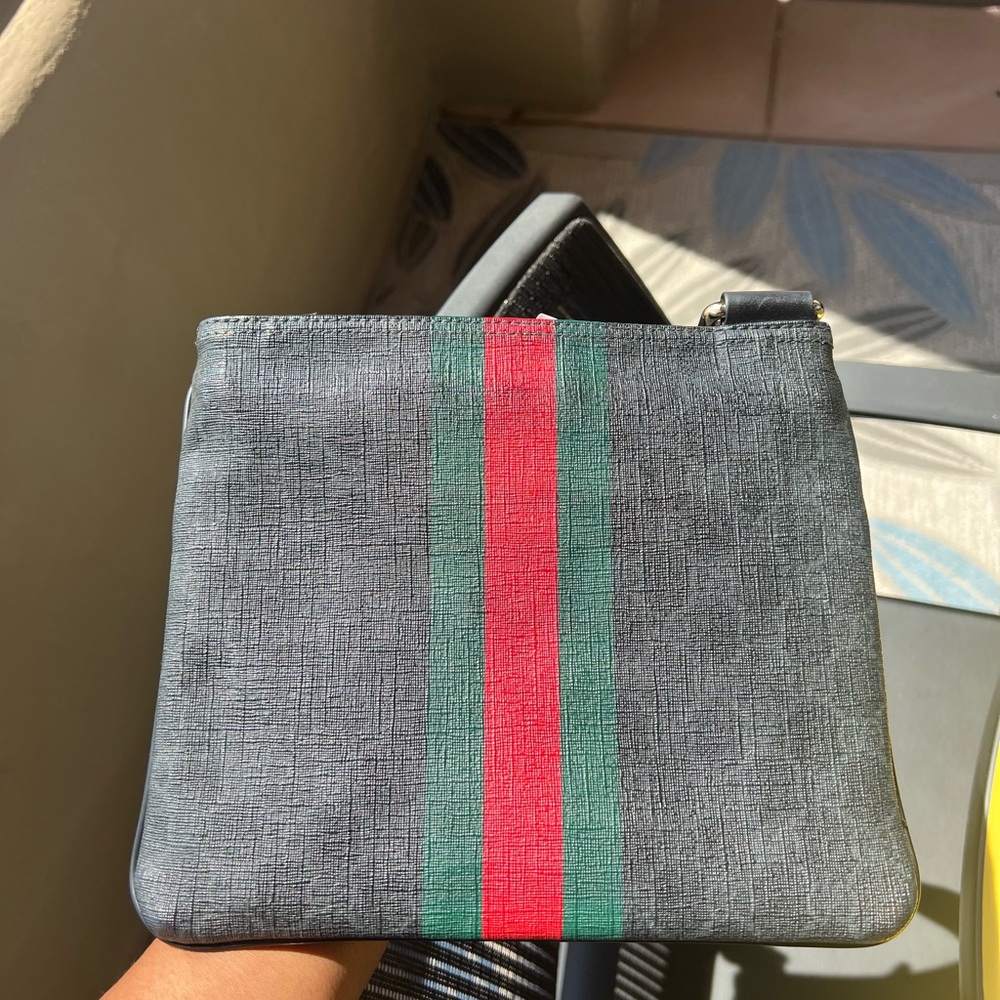 Gucci Black and Red Messenger Bag with Signature Design - Picture 7 of 9
